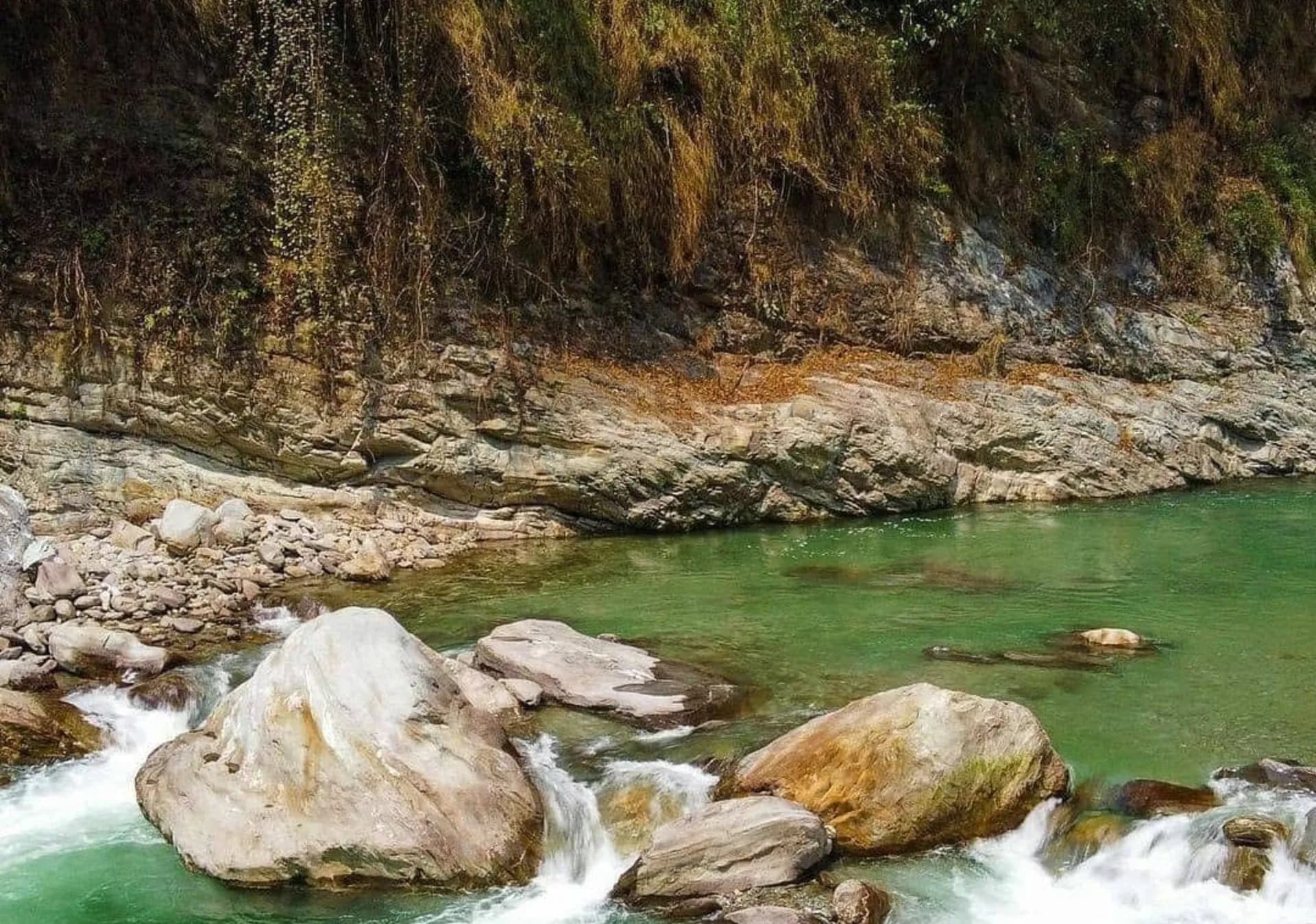 Borong Hot Water Springs (Tsachu)